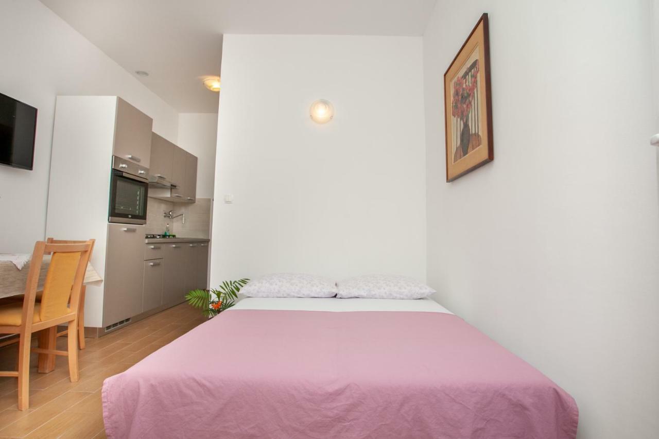 Ap Punta Next To Sandy Beach, Apartment With Garden Omiš Zewnętrze zdjęcie