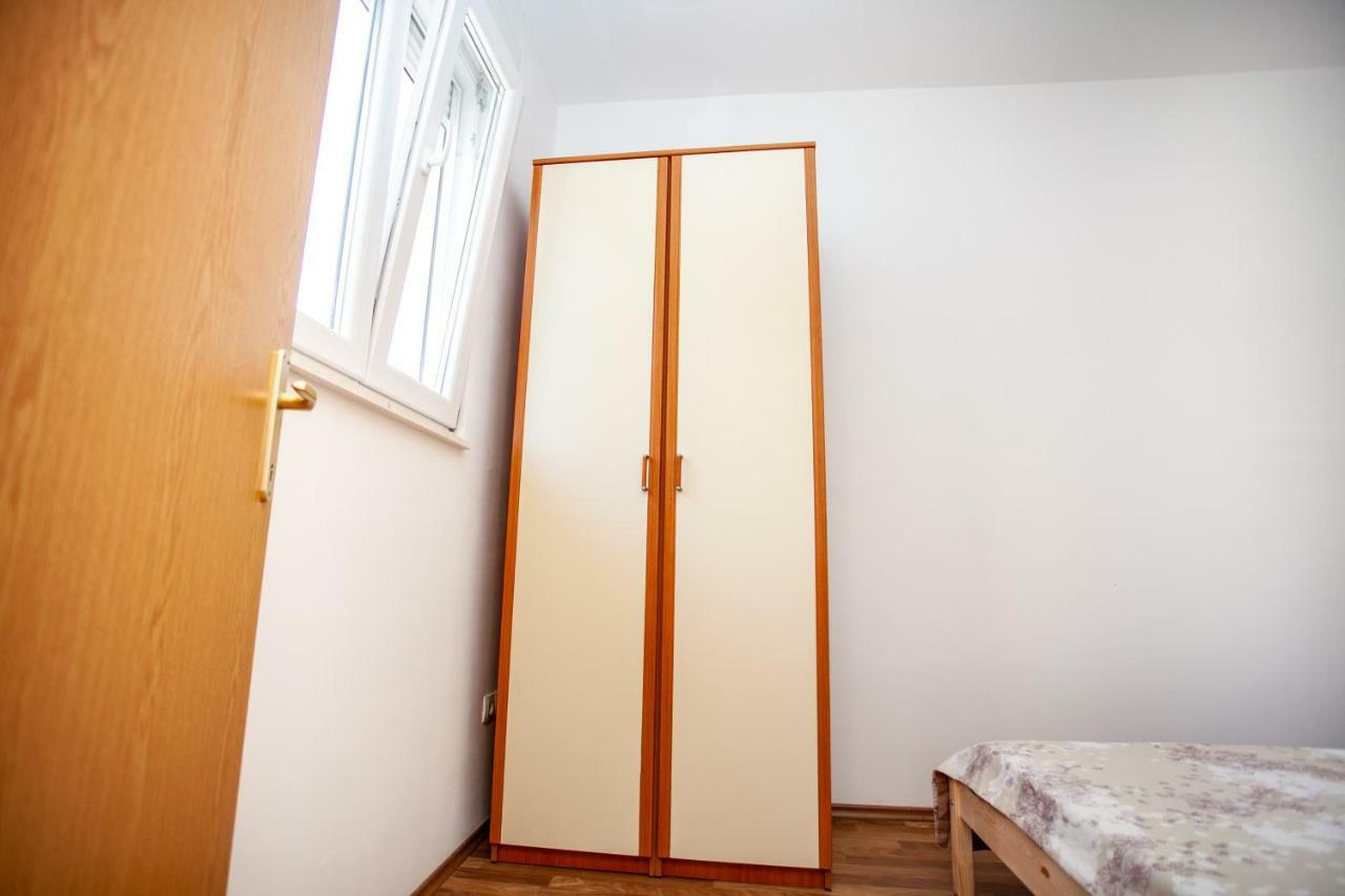 Ap Punta Next To Sandy Beach, Apartment With Garden Omiš Zewnętrze zdjęcie