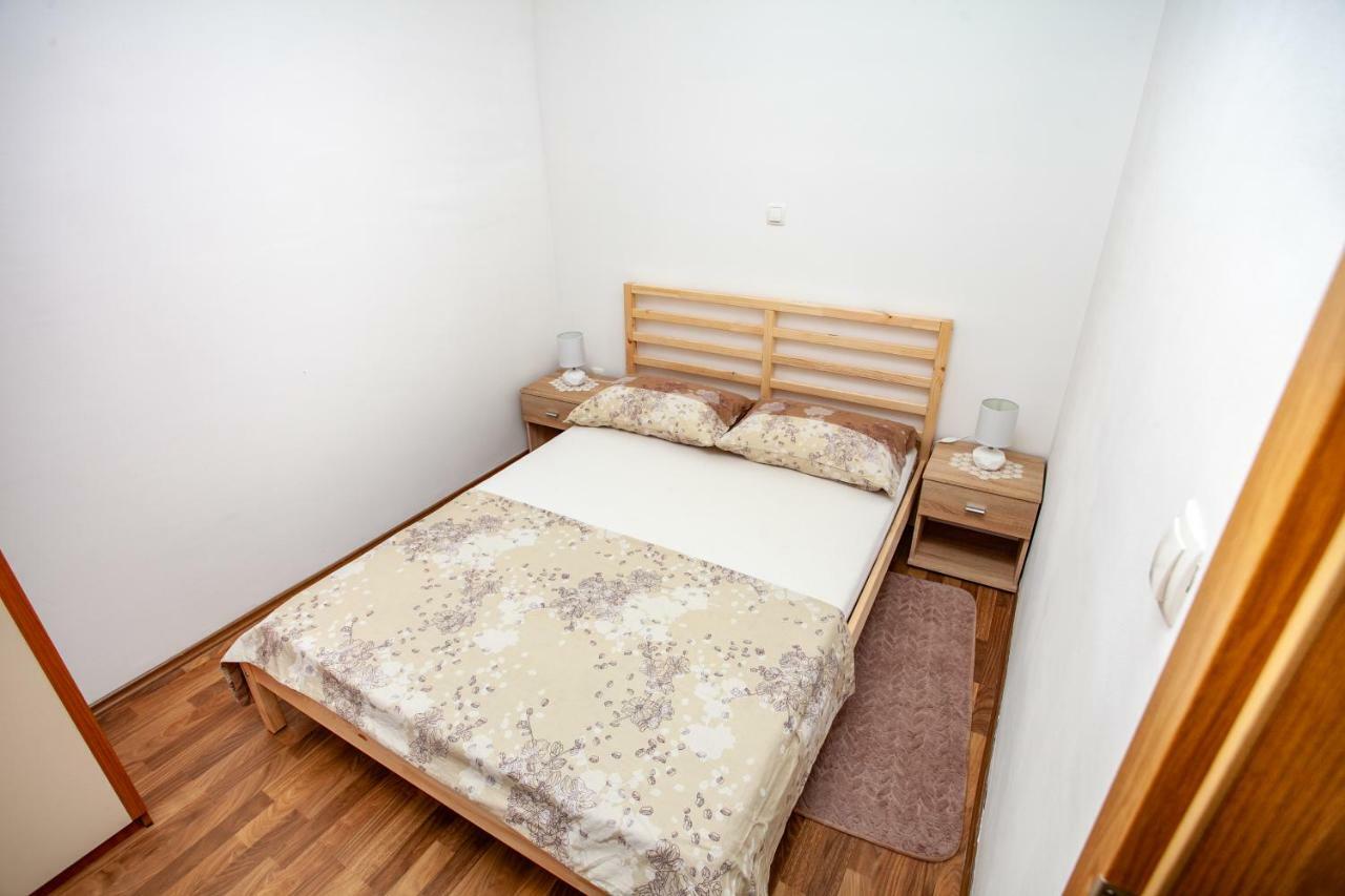 Ap Punta Next To Sandy Beach, Apartment With Garden Omiš Zewnętrze zdjęcie