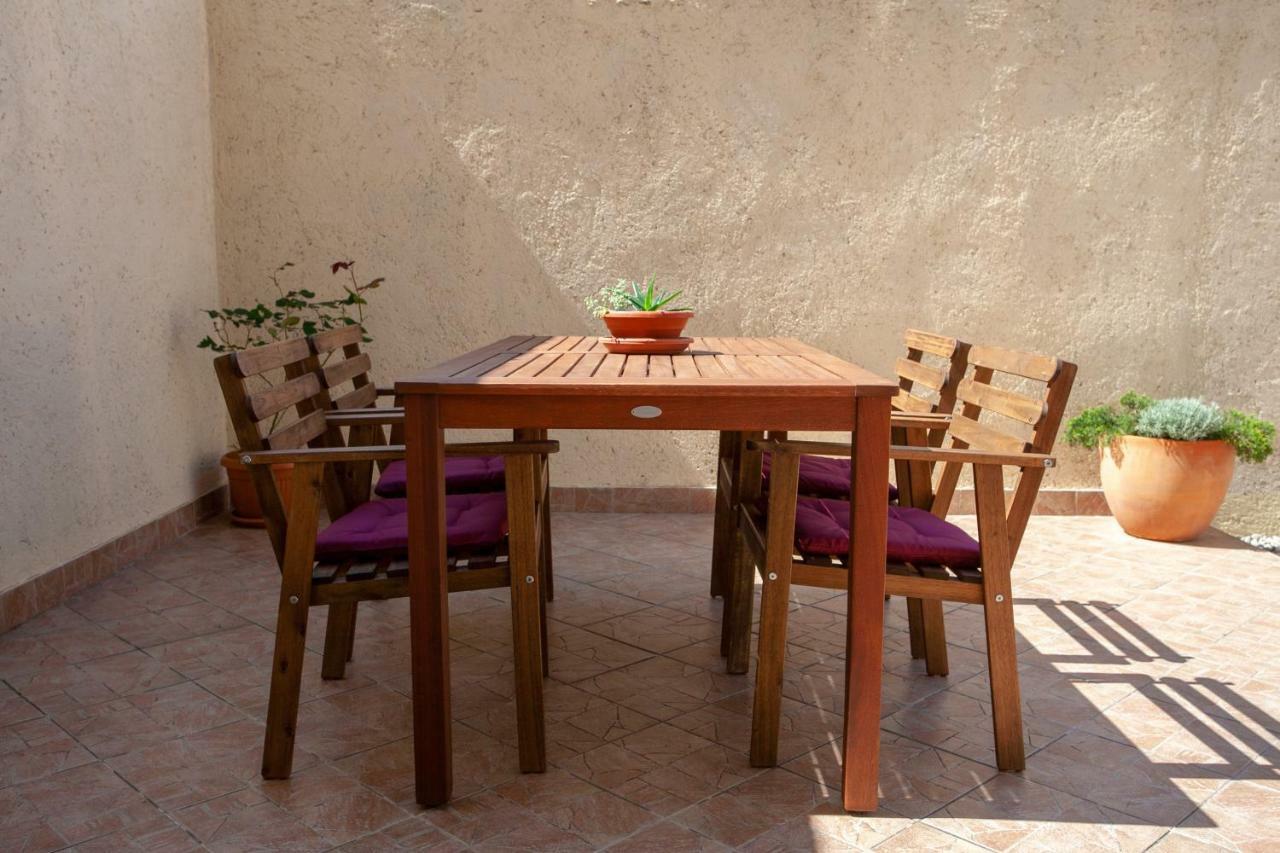 Ap Punta Next To Sandy Beach, Apartment With Garden Omiš Zewnętrze zdjęcie