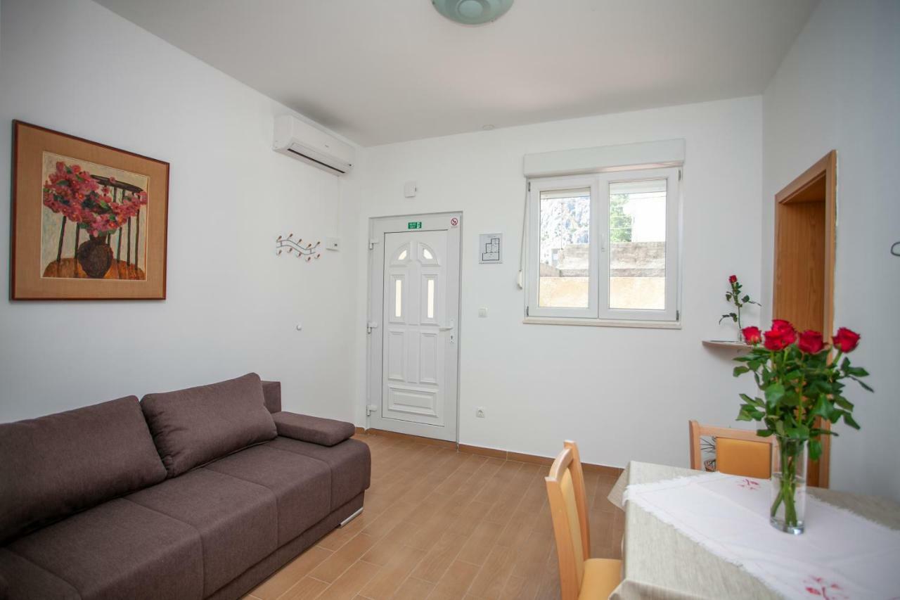 Ap Punta Next To Sandy Beach, Apartment With Garden Omiš Zewnętrze zdjęcie