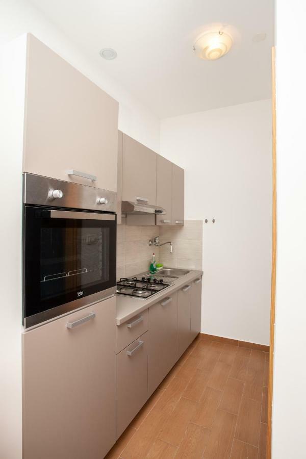 Ap Punta Next To Sandy Beach, Apartment With Garden Omiš Zewnętrze zdjęcie