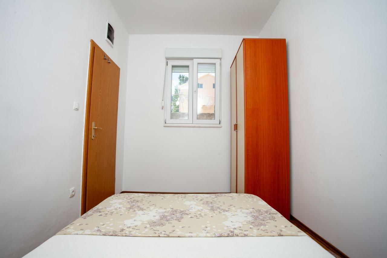 Ap Punta Next To Sandy Beach, Apartment With Garden Omiš Zewnętrze zdjęcie