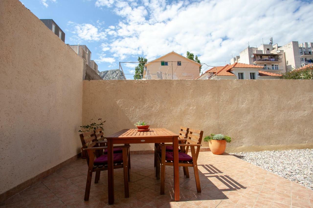 Ap Punta Next To Sandy Beach, Apartment With Garden Omiš Zewnętrze zdjęcie