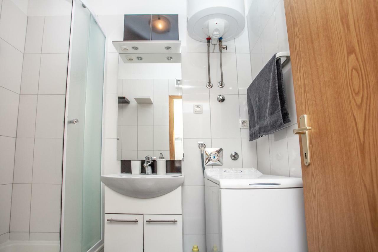 Ap Punta Next To Sandy Beach, Apartment With Garden Omiš Zewnętrze zdjęcie