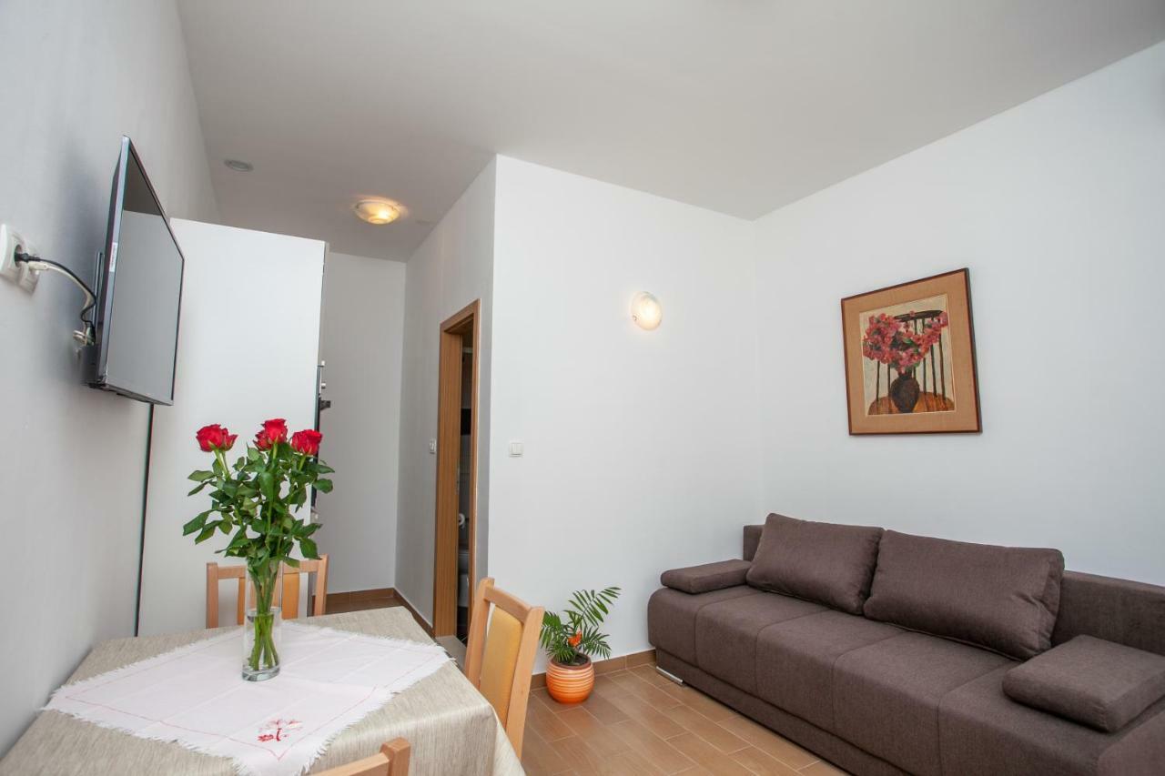 Ap Punta Next To Sandy Beach, Apartment With Garden Omiš Zewnętrze zdjęcie
